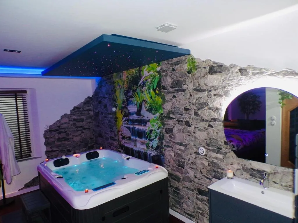 Villa Loveroom 54, gîte avec spa à Jarville-la-Malgrange - photo 2 sur 10