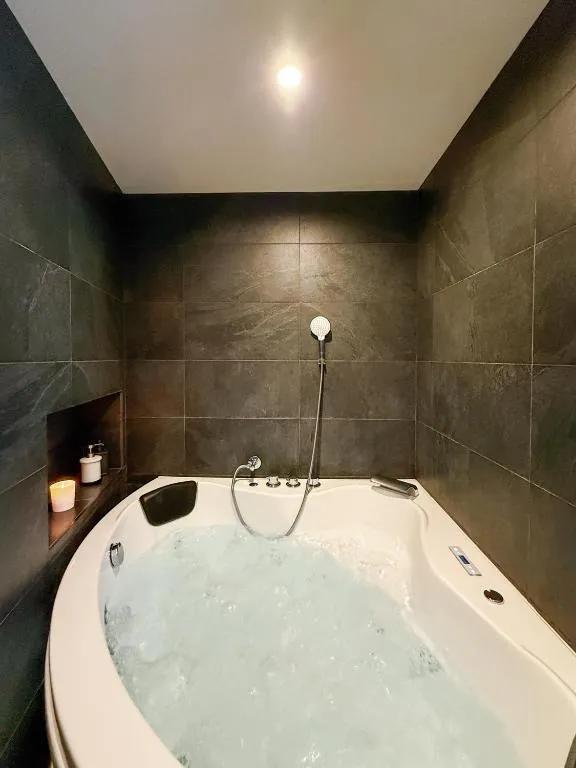 Villa Osmanthus, gîte avec spa à Bullion - photo 3 sur 12