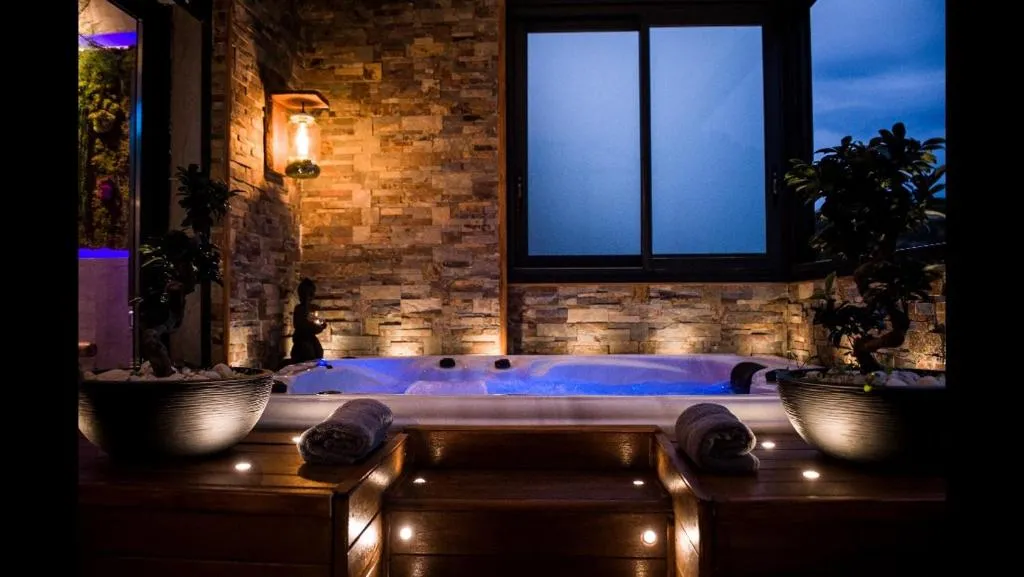 Villa Sensorielle - Chambre avec bain à remous et baignoire spa, petit-déjeuner (Nice, Alpes-Maritimes)