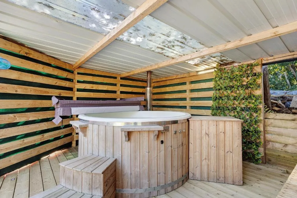 Yourte au bain nordique, gîte avec spa à Quimper - photo 3 sur 12