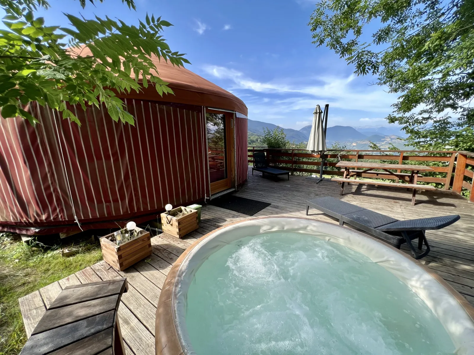 Yourte avec spa privé 4 places - Camping du Buisson (Saint-Martin-d'Uriage, Isère)