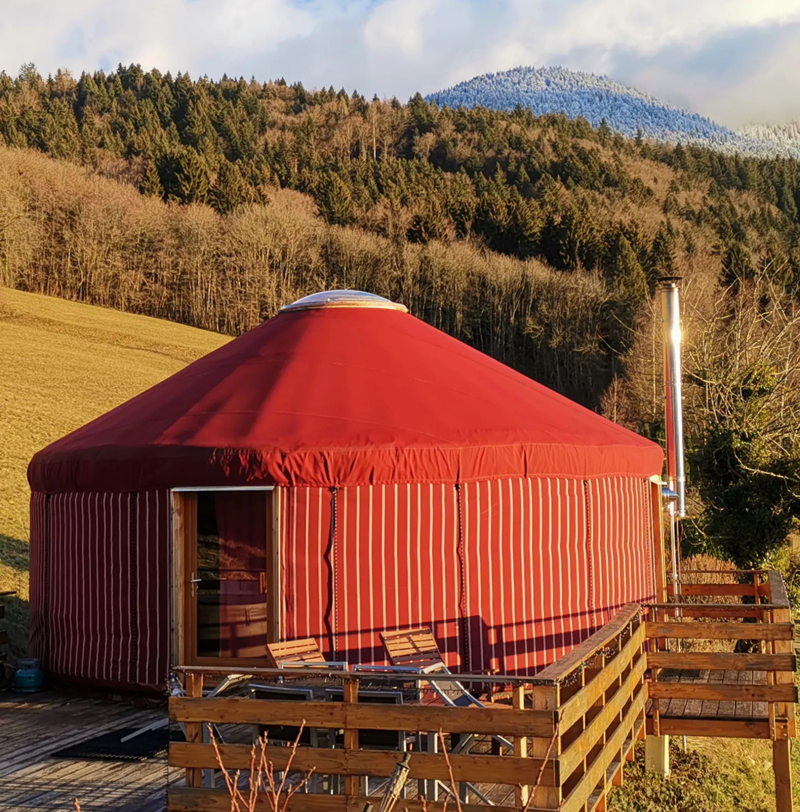Yourte avec Spa privé, 6 places, hébergement insolite à Saint-Martin-d'Uriage - photo 2 sur 8