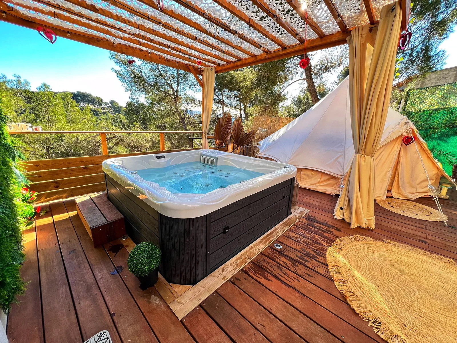 Yourte Éco-lodge chez C&c - Yourte avec jacuzzi privatif (Cantaron, Alpes-Maritimes)